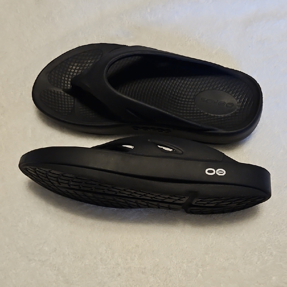 OOFOS Women's Black Sandals - Picture 6 of 8